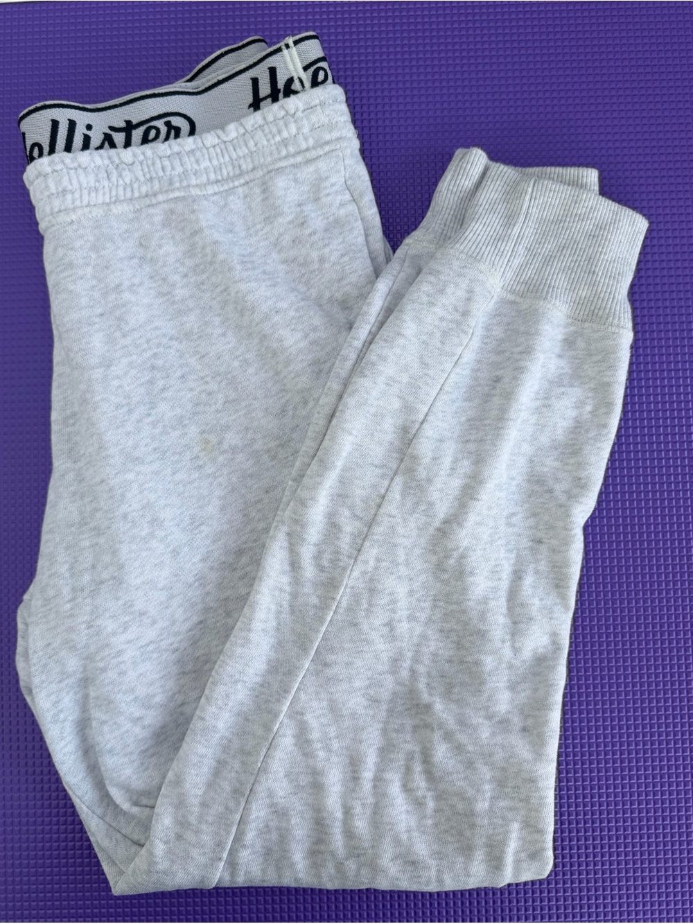 Hollister Ultra High Rise Light Heather Gray Joggers with Branded Waistband - Picture 2 of 5